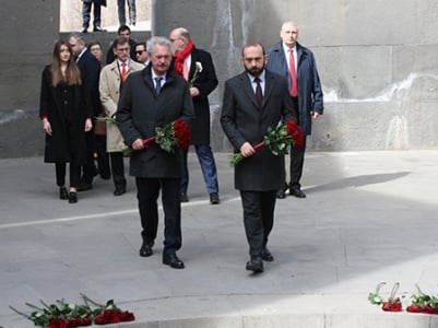 Foreign Minister of Luxembourg honors memory of Armenian Genocide victims at Tsitsernakaberd Memorial