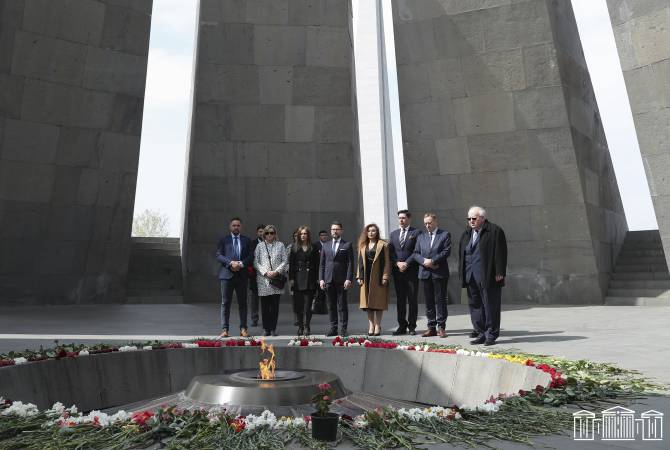 Լեհ պատգամավորները հարգանքի տուրք են մատուցել Հայոց ցեղասպանության զոհերի հիշատակին